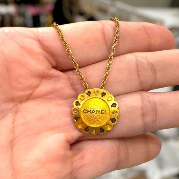 CHANEL NECKLACE GOLD TONE VINTAGE - Picture 4 of 5